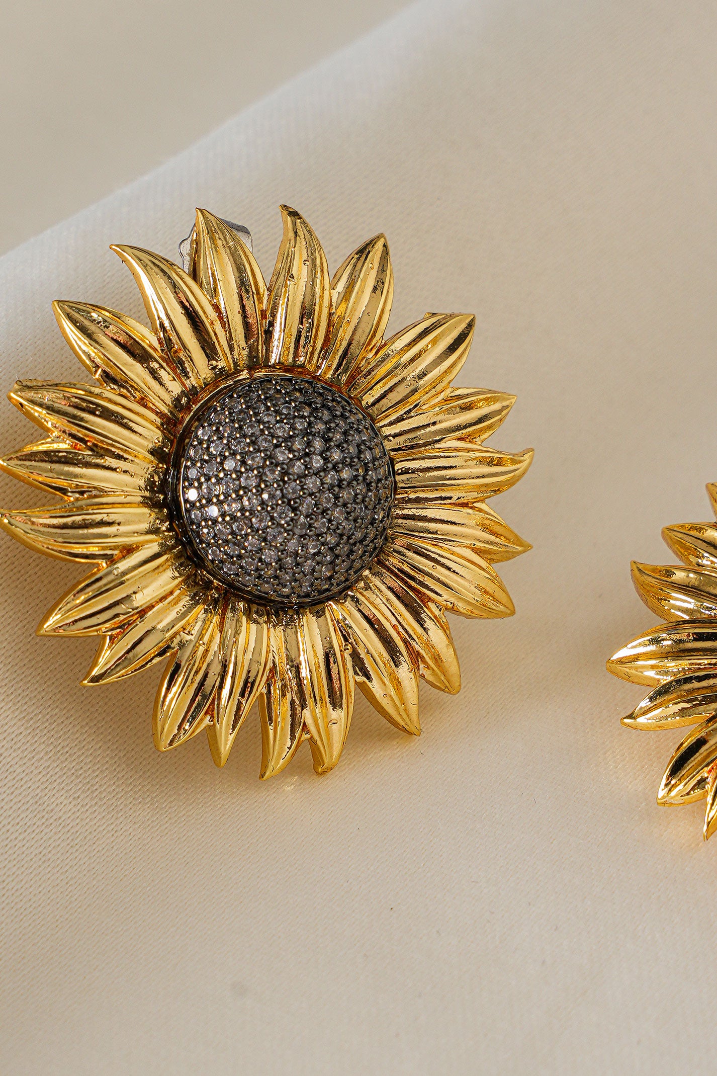 SUNFLOWER BLACK EARRINGS